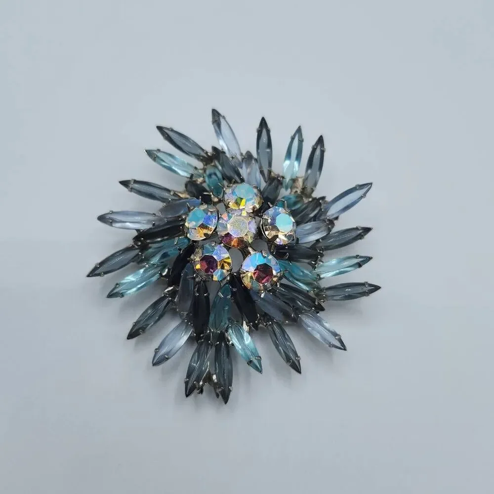 Vtg Unsigned Swirl Round Floral Burst Glass & AB Rhinestone Brooch Blue Gray OS - Picture 1 of 9
